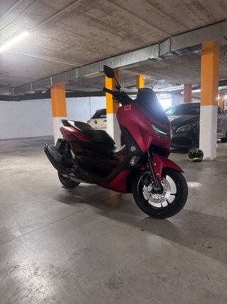 Yamaha NMAX 125 Roja y Negra