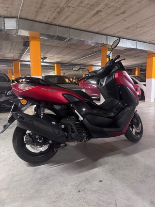 Yamaha NMAX 125 Roja y Negra