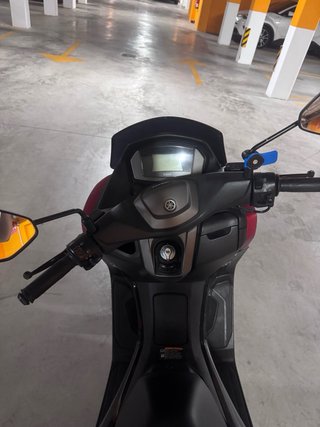 Yamaha NMAX 125 Roja y Negra