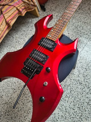Guitarra Eléctrica Atrics Warlock Roja Floyd Rose