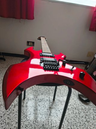 Guitarra Eléctrica Atrics Warlock Roja Floyd Rose