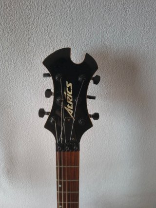 Guitarra Eléctrica Atrics Warlock Roja Floyd Rose