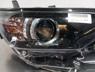 FARO DERECHO TOYOTA AURIS (E18) 2ZR 8111002K30