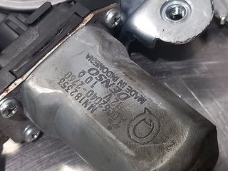 ELEVALUNAS DELANTERO IZQUIERDO MITSUBISHI L200 (K