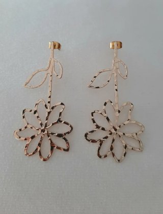 Pendientes dorados flor con tallo