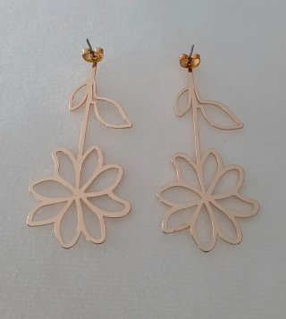 Pendientes dorados flor con tallo