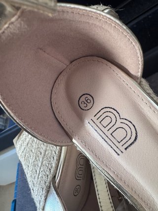 Sandalias doradas plataforma talla 36
