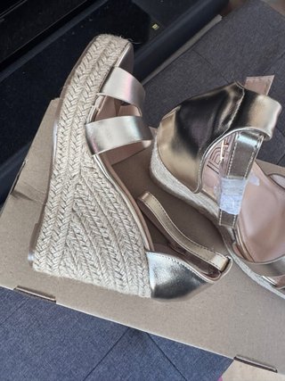 Sandalias doradas plataforma talla 36
