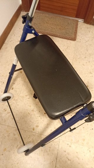 Taca taca andador plegable con asiento Mobiclinic