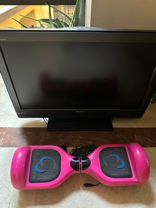 TV Sony y Patinete Eléctrico Rosa
