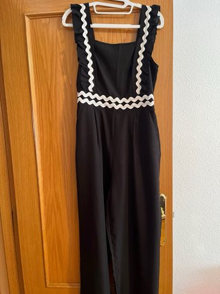 Mono negro de tirantes