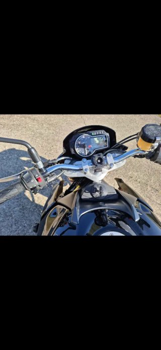Suzuki GSR 750 Negra