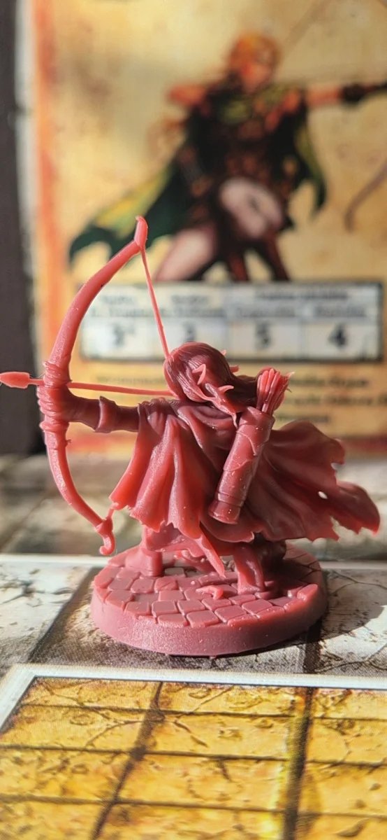 Miniatura Exploradora Elfa Resina Roja