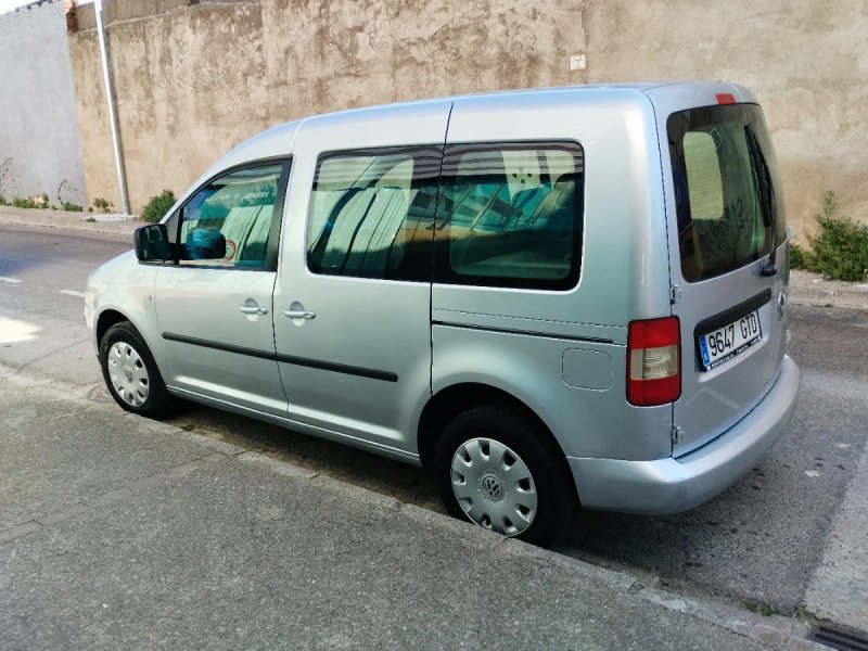 Volkswagen Caddy 2010 - foto 1