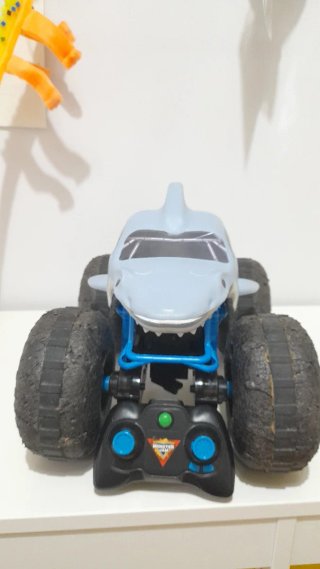 Monster Jam Megalodon Teledirigido