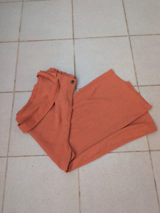 Pantalón ancho naranja. Talla M