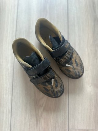 Botas fútbol niño T.32 tacos