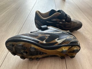 Botas fútbol niño T.32 tacos