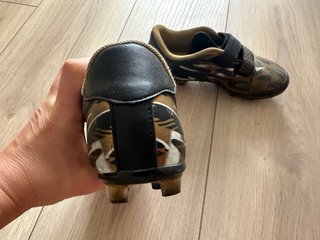 Botas fútbol niño T.32 tacos