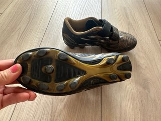 Botas fútbol niño T.32 tacos
