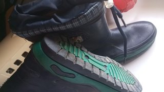 Botas de agua niño negras y verdes