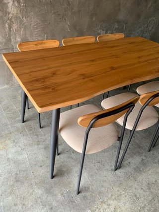 Mesa de comedor y 4 sillas