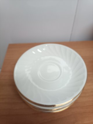 Juego de 7 platos Pontesa borde dorado