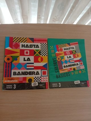 Libros de 3° de primaria de colegio Solar del Cid.
