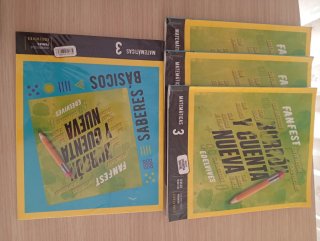 Libros de 3° de primaria de colegio Solar del Cid.