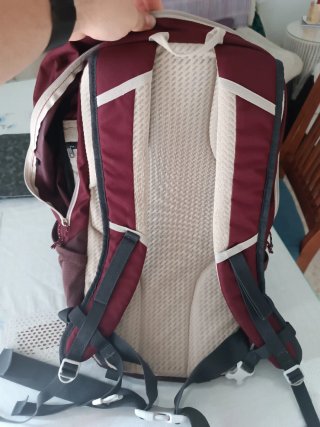 Mochila Quechua Marrón y Roja