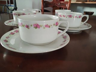 Juego de tazas de porcelana con rosas
