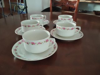 Juego de tazas de porcelana con rosas