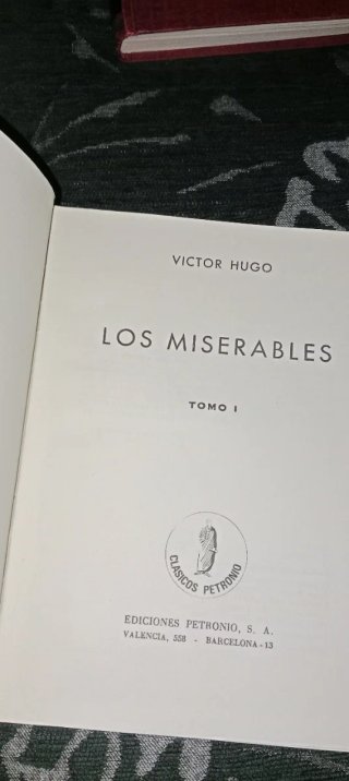 Lote 2 libros Los Miserables