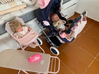 2 bebes con accesorios