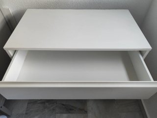 Cómoda de 4 cajones.
