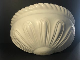 Fioriera da parete in ceramica bianca smaltata