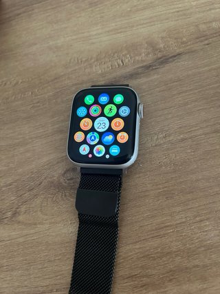 Apple Watch Plata con Correa Negra