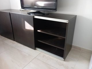 Mueble TV IKEA madera y cristal,URGE VENTA.
