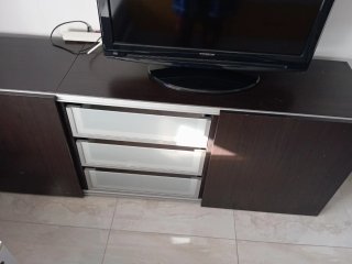 Mueble TV IKEA madera y cristal,URGE VENTA.