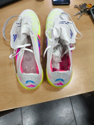 Zapatillas Adidas Futbol Blancas y Rosas