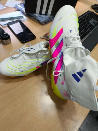 Zapatillas Adidas Futbol Blancas y Rosas