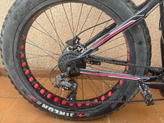 Bicicleta Fat Bike Negra y Roja