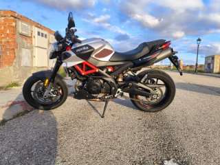 Aprilia Shiver 900 Negra/Plata