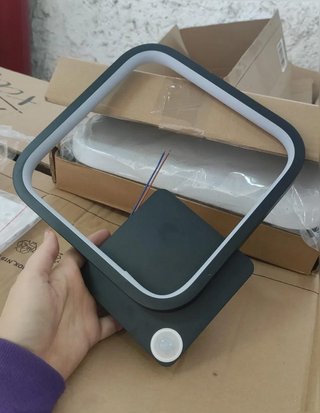 Aplique negro sensor mov. led luz cálida NUEVO