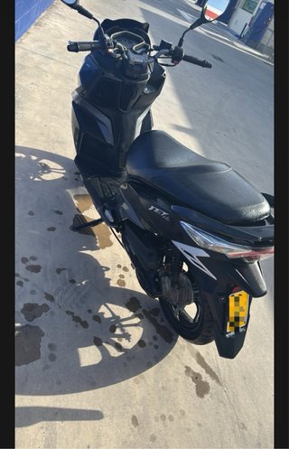 Moto Scooter SYM Negra
