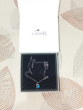 Collana Lotus Silver con ciondolo blu