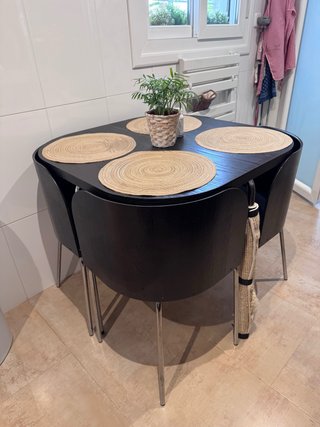 Mesa comedor IKEA 84x84cm + 4 sillas