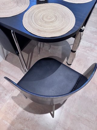 Mesa comedor IKEA 84x84cm + 4 sillas