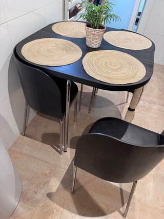 Mesa comedor IKEA 84x84cm + 4 sillas