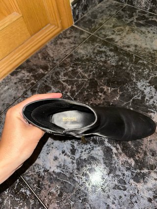 Botines Michael Kors Negros con Tacón Dorado